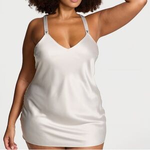 NWT VICTORIA'S SECRET
Shine Strap Satin Strappy-Back Slip